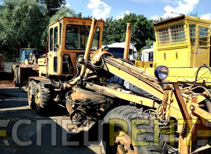 Автогрейдер ДЗ
                        122