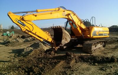 Гусеничный экскаватор